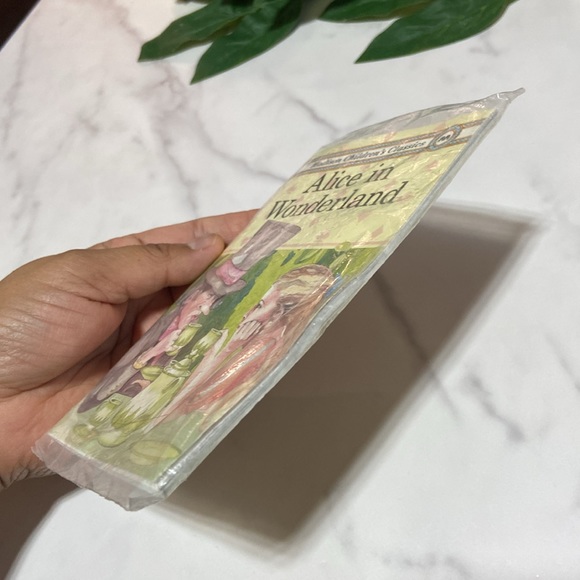 Alice in Wonderland White Castle 1992 - Castle Tales - Picture 7 of 10